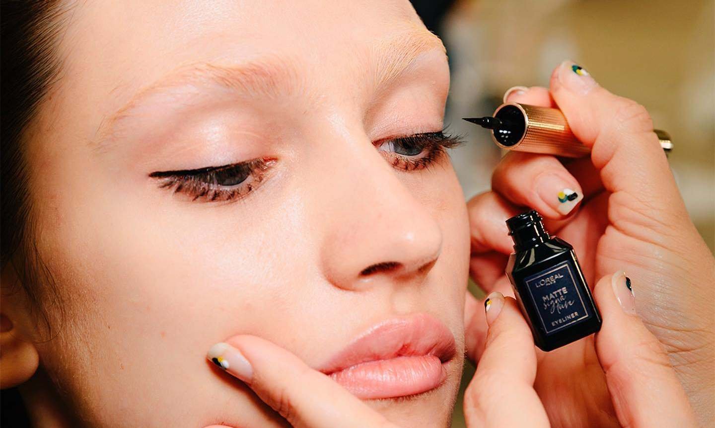 Cómo pintar el eyeliner gráfico y diferentes opciones | L’Oréal Paris